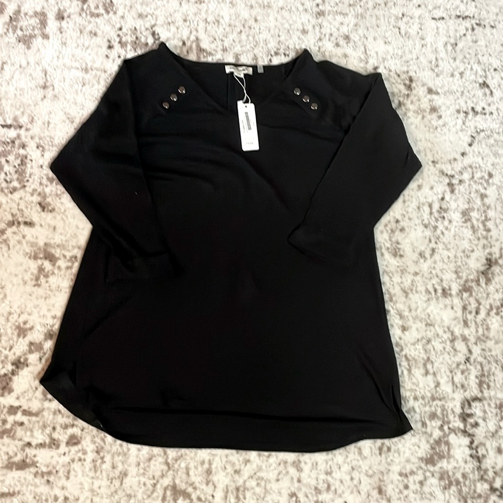 BNWT. Simply Noelle tunic top size L/XL.
